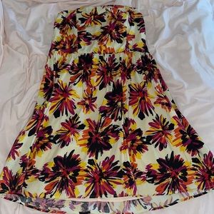 Cute floral strapless dress!